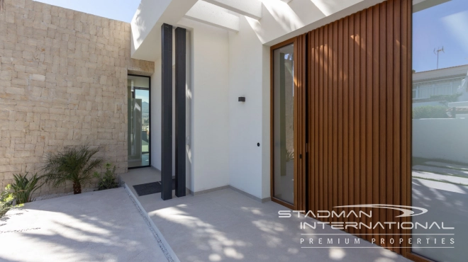 Modern Villa with Sea Views Close to the Beach and Town