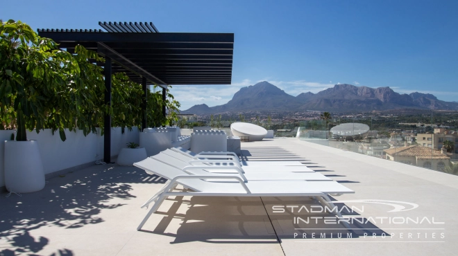 Modern Villa with Sea Views Close to the Beach and Town