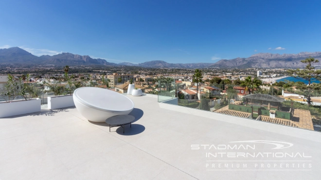 Modern Villa with Sea Views Close to the Beach and Town