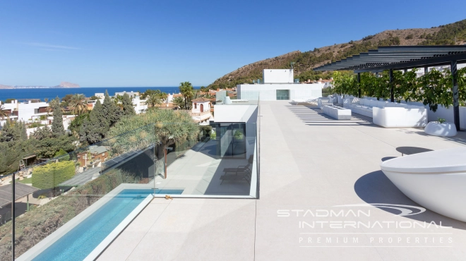 Modern Villa with Sea Views Close to the Beach and Town