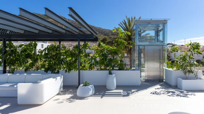 Modern Villa with Sea Views Close to the Beach and Town