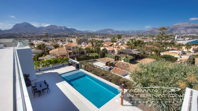 Modern Villa with Sea Views Close to the Beach and Town