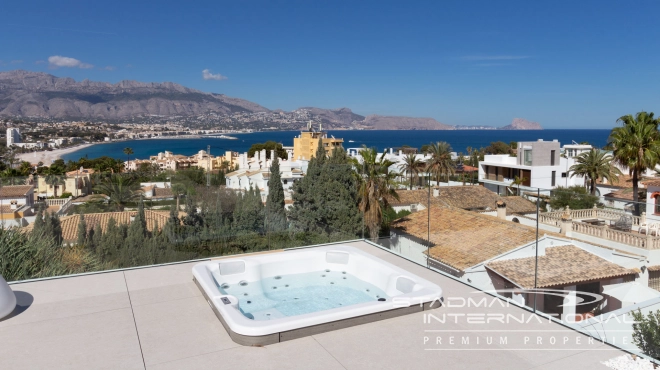 Modern Villa with Sea Views Close to the Beach and Town