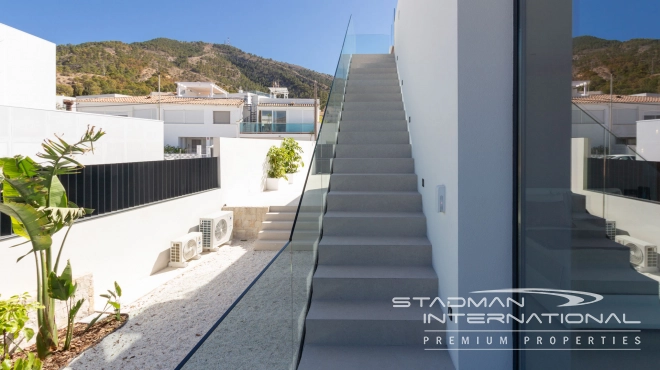 Modern Villa with Sea Views Close to the Beach and Town