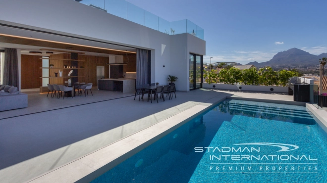 Modern Villa with Sea Views Close to the Beach and Town