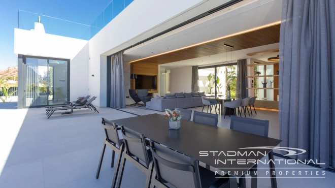 Modern Villa with Sea Views Close to the Beach and Town