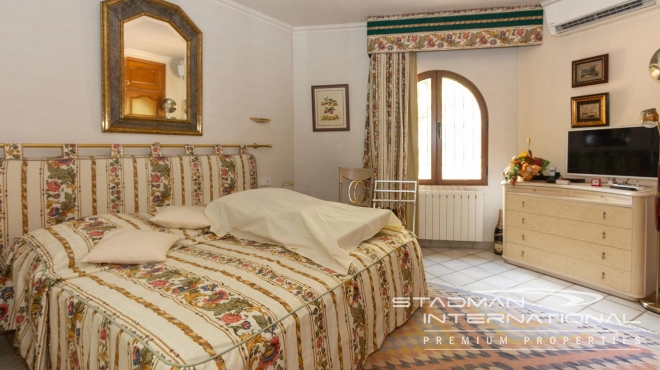 Villa on Beautiful and Spacious Plot near Altea La Vella