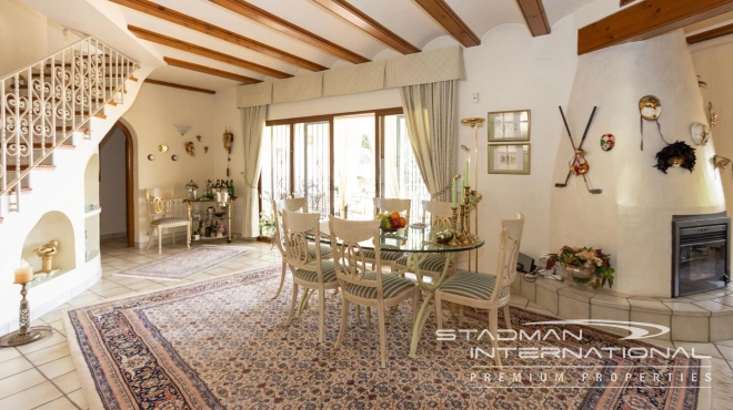 Villa on Beautiful and Spacious Plot near Altea La Vella