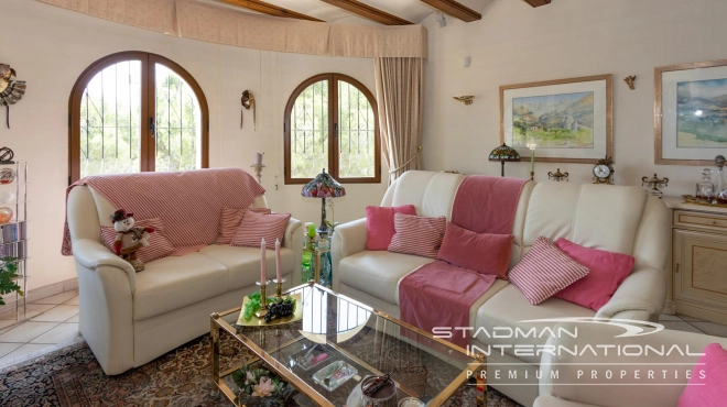 Villa on Beautiful and Spacious Plot near Altea La Vella