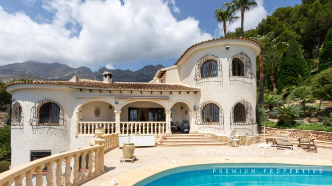 Villa on Beautiful and Spacious Plot near Altea La Vella