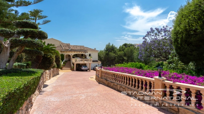 Villa on Beautiful and Spacious Plot near Altea La Vella