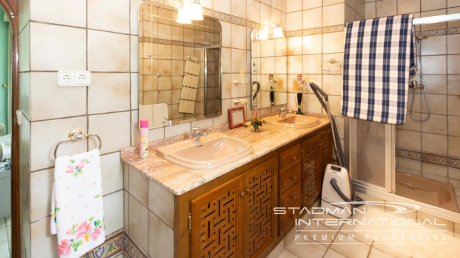 Villa on Beautiful and Spacious Plot near Altea La Vella