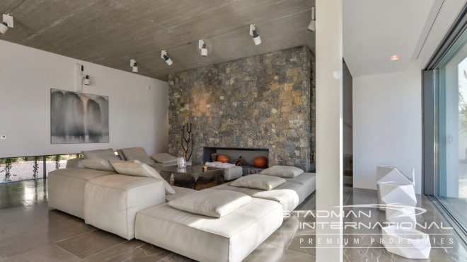 Exceptional Villa with Beautiful Panoramic View and Full Privacy 