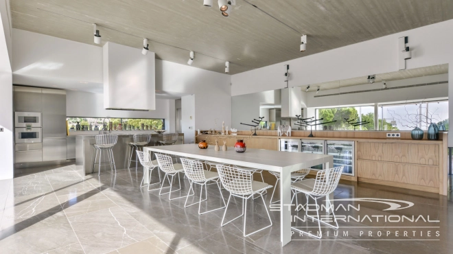 Exceptional Villa with Beautiful Panoramic View and Full Privacy 