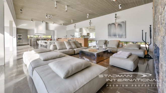 Exceptional Villa with Beautiful Panoramic View and Full Privacy 