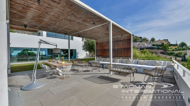 Exceptional Villa with Beautiful Panoramic View and Full Privacy 