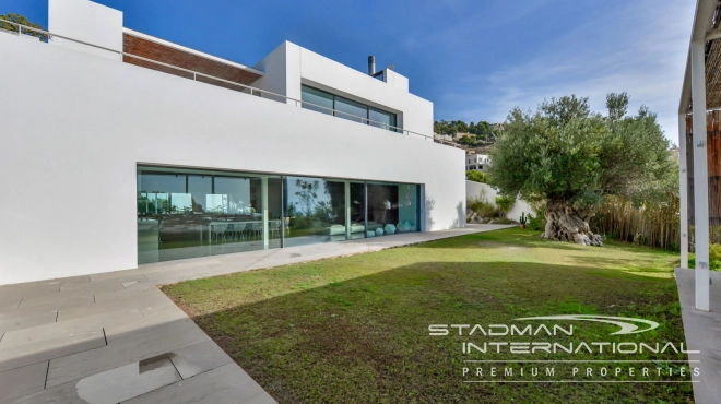 Exceptional Villa with Beautiful Panoramic View and Full Privacy 