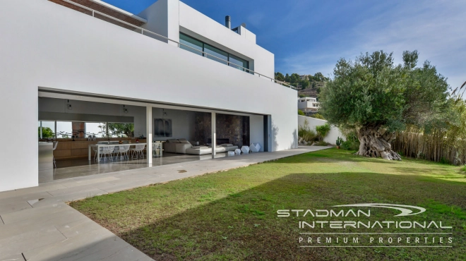 Exceptional Villa with Beautiful Panoramic View and Full Privacy 