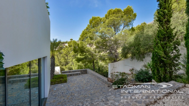 Exceptional Villa with Beautiful Panoramic View and Full Privacy 