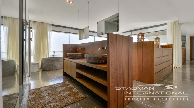 Exceptional Villa with Beautiful Panoramic View and Full Privacy 