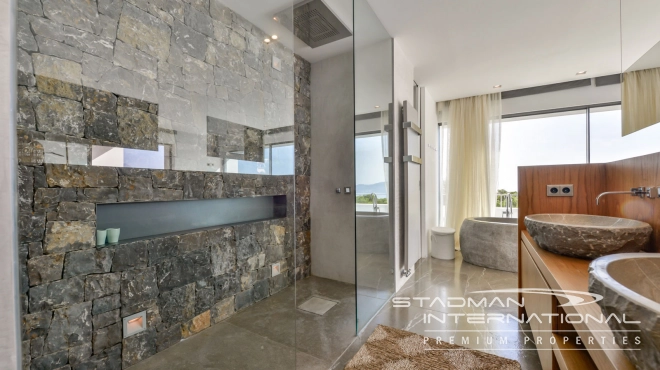 Exceptional Villa with Beautiful Panoramic View and Full Privacy 