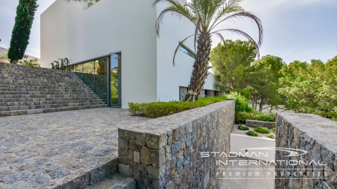 Exceptional Villa with Beautiful Panoramic View and Full Privacy 