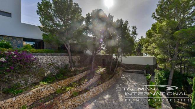 Exceptional Villa with Beautiful Panoramic View and Full Privacy 