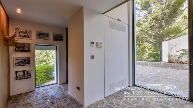 Exceptional Villa with Beautiful Panoramic View and Full Privacy 