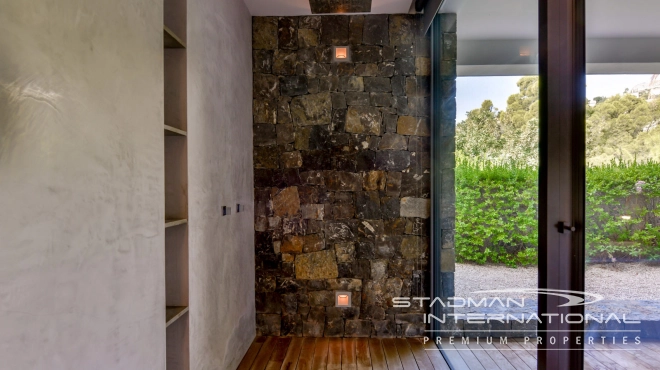 Exceptional Villa with Beautiful Panoramic View and Full Privacy 