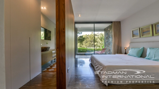 Exceptional Villa with Beautiful Panoramic View and Full Privacy 