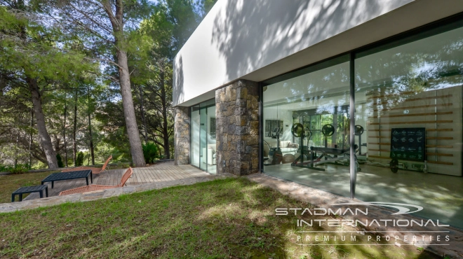 Exceptional Villa with Beautiful Panoramic View and Full Privacy 