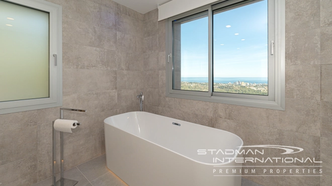 Luxurious Villa with Panoramic Views in Calpe