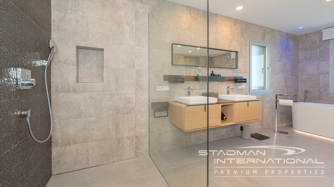 Luxurious Villa with Panoramic Views in Calpe