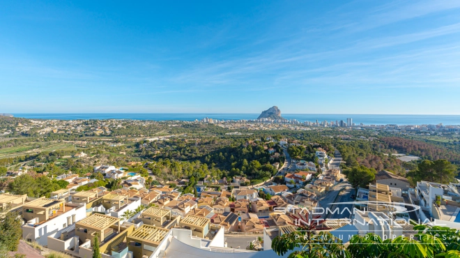 Luxurious Villa with Panoramic Views in Calpe