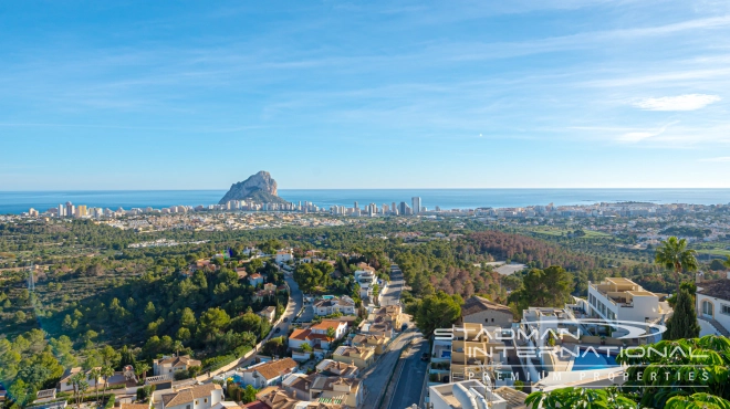 Luxurious Villa with Panoramic Views in Calpe