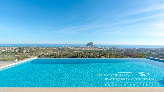 Luxurious Villa with Panoramic Views in Calpe