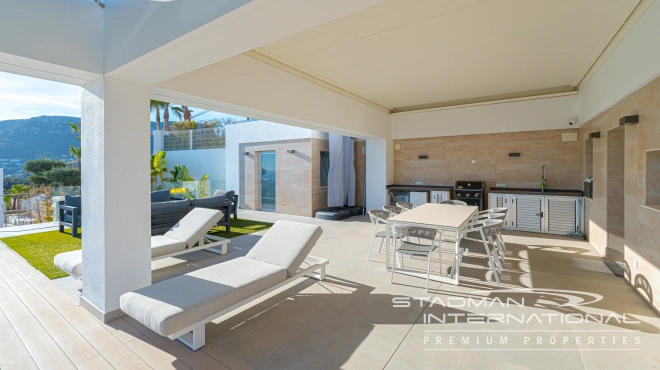 Luxurious Villa with Panoramic Views in Calpe