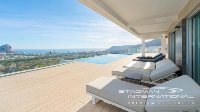 Luxurious Villa with Panoramic Views in Calpe