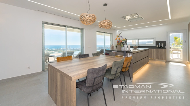 Luxurious Villa with Panoramic Views in Calpe