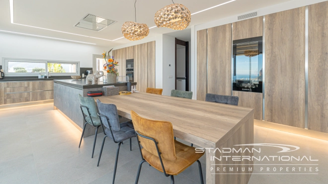 Luxurious Villa with Panoramic Views in Calpe