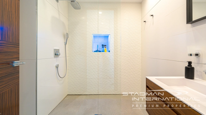 Luxurious Villa with Panoramic Views in Calpe