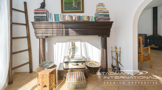 Charming Villa in Albir with Large Garden, Pool, and Comfort