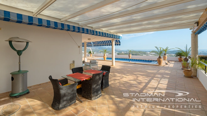 Exclusive Villa on a Large Plot with Sea and Mountain Views