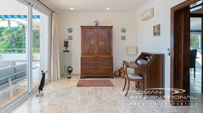 Exclusive Villa on a Large Plot with Sea and Mountain Views