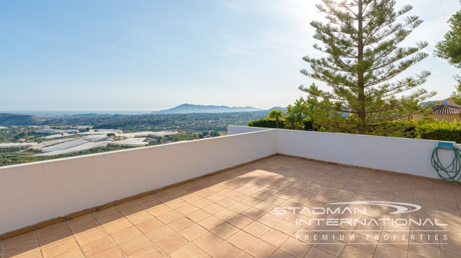 Exclusive Villa on a Large Plot with Sea and Mountain Views