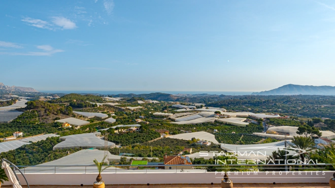 Exclusive Villa on a Large Plot with Sea and Mountain Views