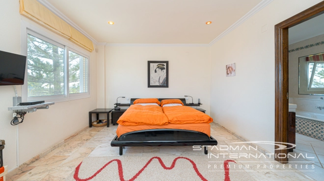 Exclusive Villa on a Large Plot with Sea and Mountain Views