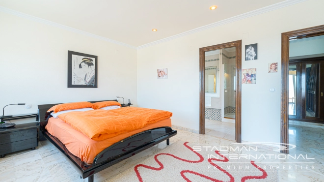 Exclusive Villa on a Large Plot with Sea and Mountain Views