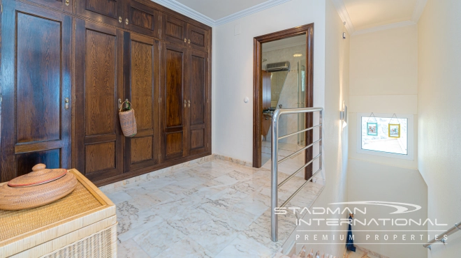 Exclusive Villa on a Large Plot with Sea and Mountain Views