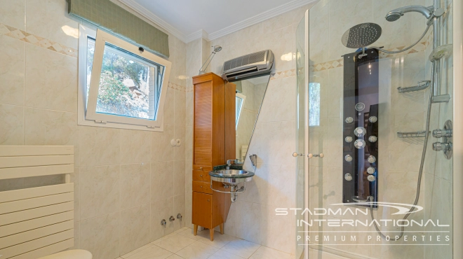 Exclusive Villa on a Large Plot with Sea and Mountain Views